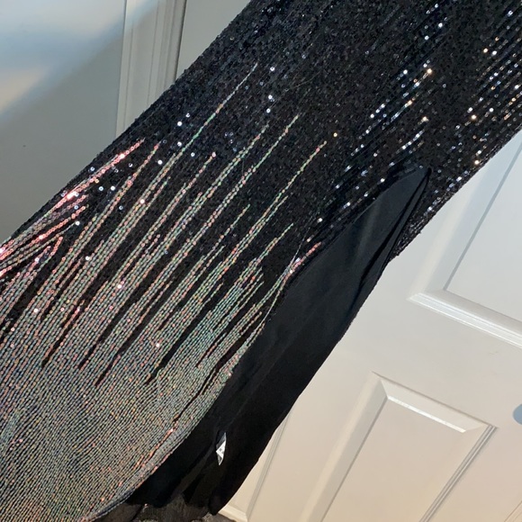 KALINNU one shoulder gown - Picture 3 of 4